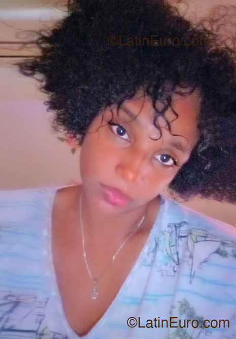 Date this beautiful Aruba girl Yokasta from Orangestad AW45