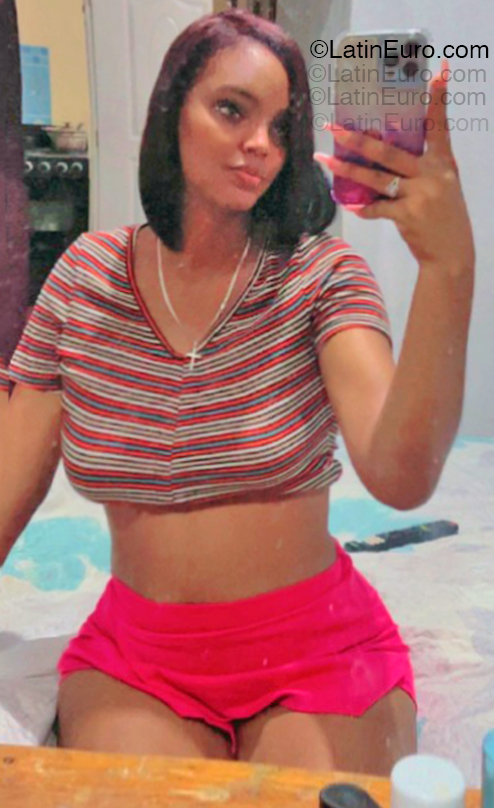 Date this georgeous Dominican Republic girl Kiara from Sanchez Ramirez DO55017