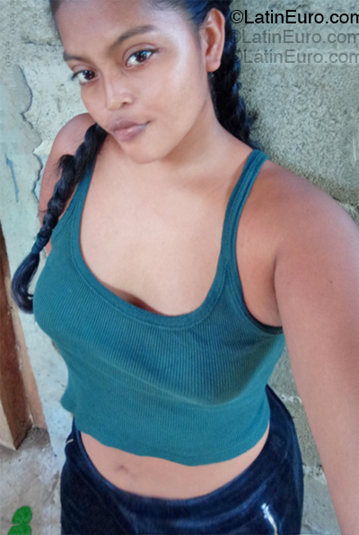 Date this attractive Panama girl Keysi from Panama PA1415