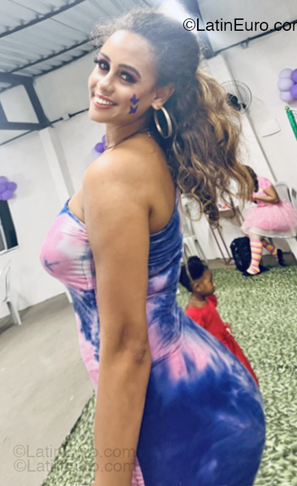 Date this athletic Brazil girl Adriele from Salvador BR12358