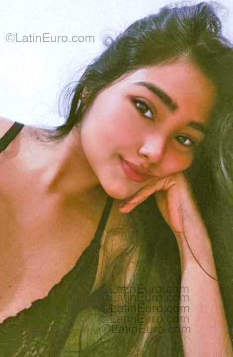 Date this good-looking Colombia girl Mary from Cartagena CO33365