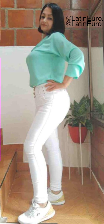 Date this foxy Colombia girl Mirian from Cali CO33367