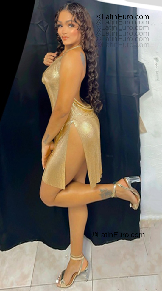 Date this charming Dominican Republic girl Julissa from Santo Domingo DO55166