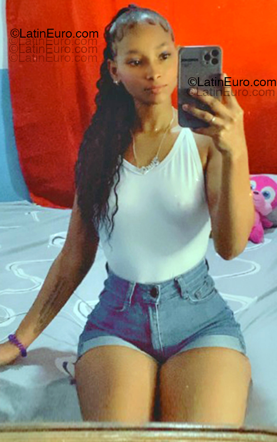 Date this sensual Dominican Republic girl Jissel from San Francisco de Macoris DO55173