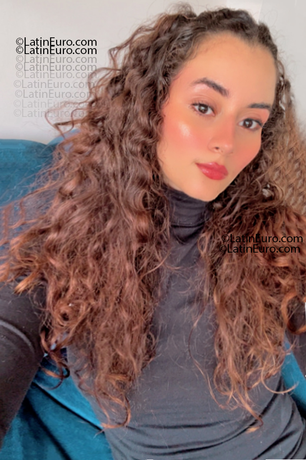 Date this young Colombia girl Melany from Medellin CO33384