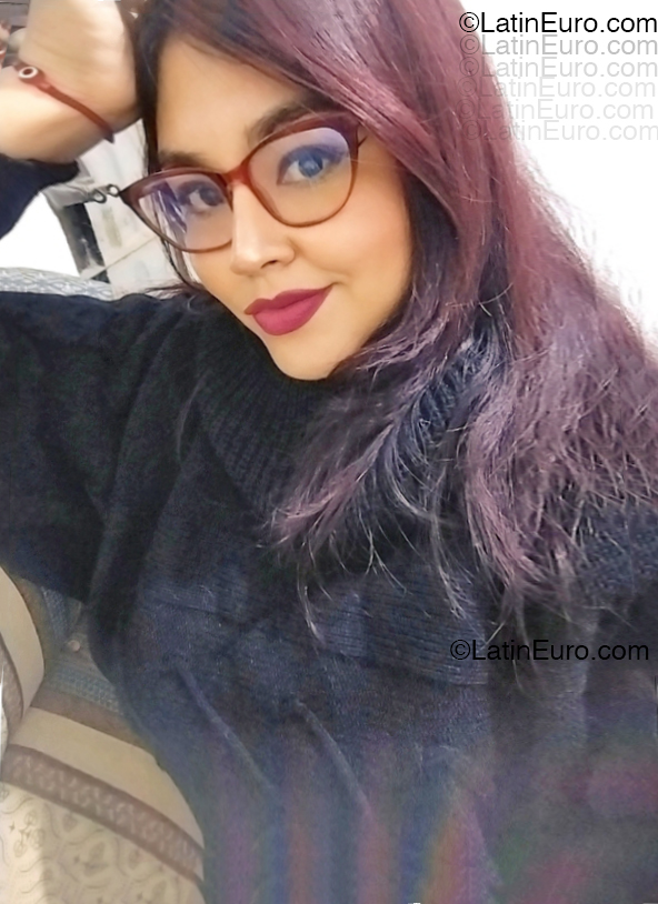 Date this beautiful United States girl Fabi from  PE2144