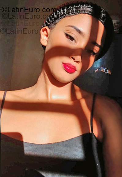 Date this happy Dominican Republic girl Elena from Santo Domingo DO55261