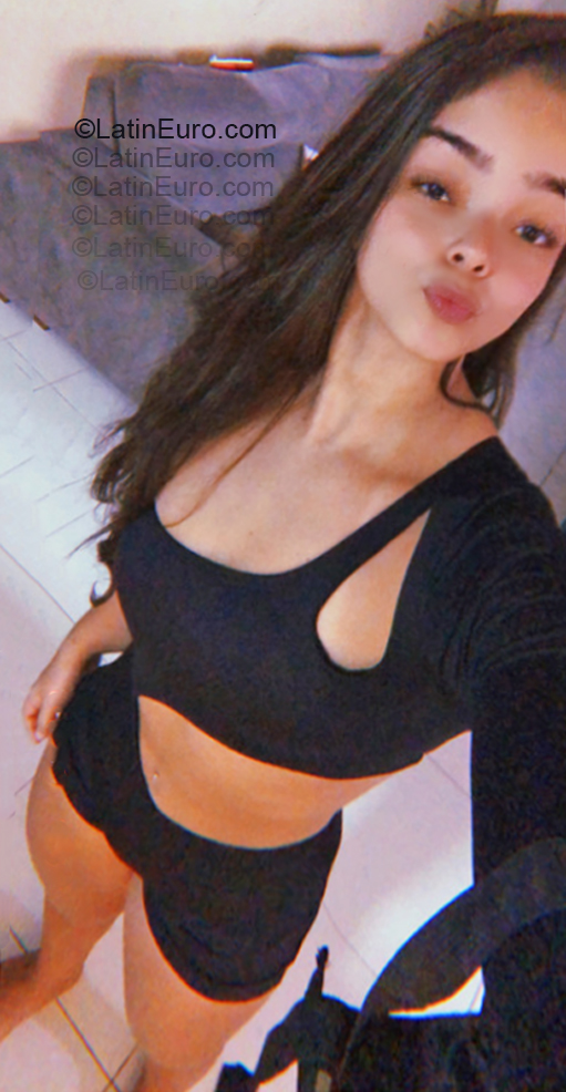 Date this happy Brazil girl Yasmin from Salvador BR12375