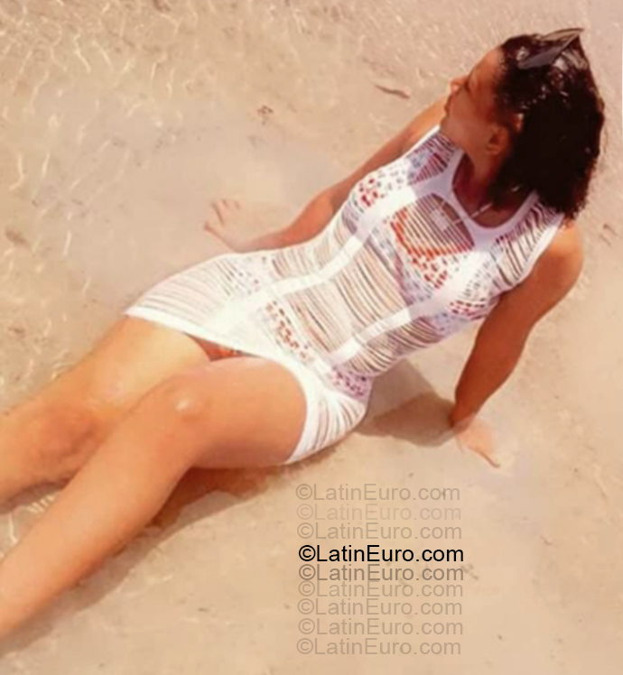 Date this foxy Dominican Republic girl Awilda from Santiago DO55368