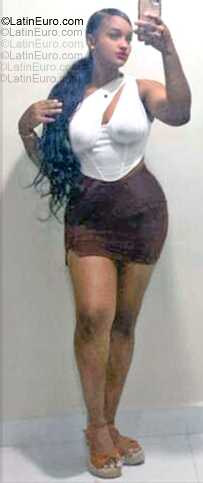 Date this foxy Dominican Republic girl Ruberlina from Santo Domingo Este DO55369