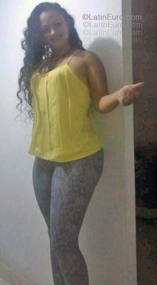 Date this attractive Colombia girl Patricia from Cali CO33470
