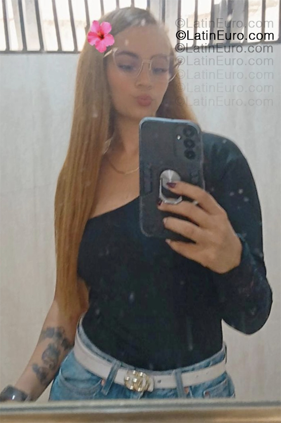 Date this gorgeous Venezuela girl Paola from Valera VE5340