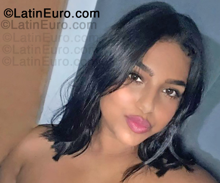 Date this cute Venezuela girl Gaby from Caracas VE5347