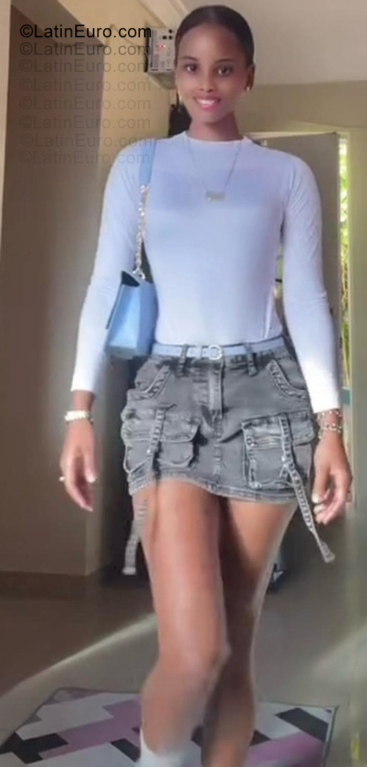 Date this hot Dominican Republic girl Mayelin from Santo Domingo DO55424