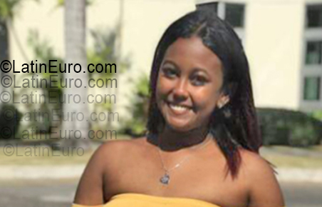 Date this young Dominican Republic girl Carolyn Gonzalez from Punta Cana DO55464