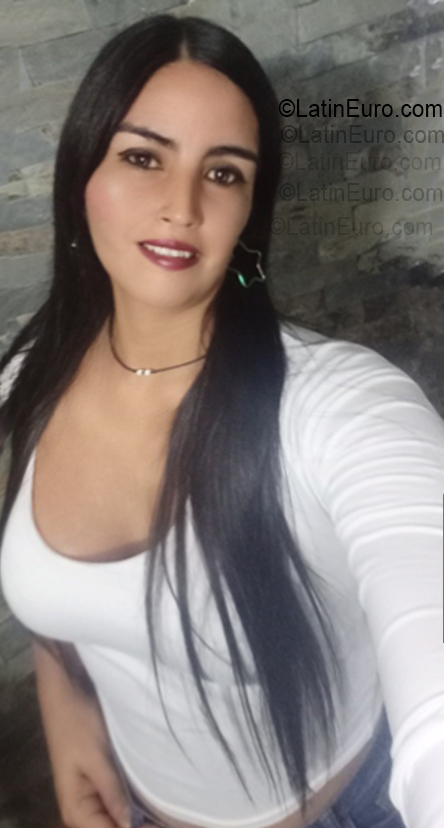 Date this sensual Venezuela girl Liliana from Caracas VE5365