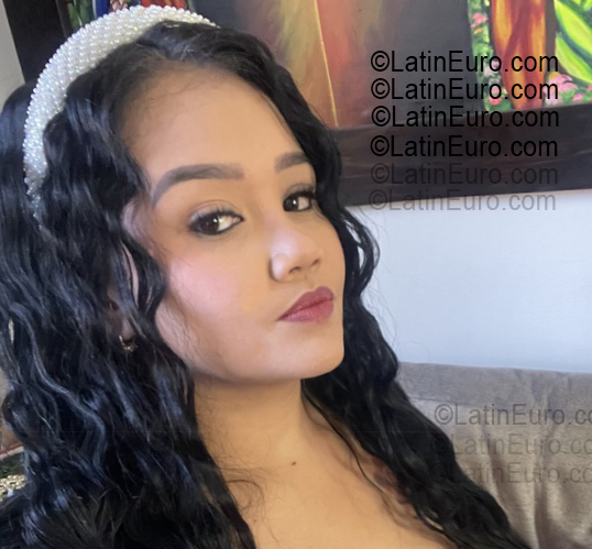 Date this athletic Colombia girl Anais from Bogota CO33482