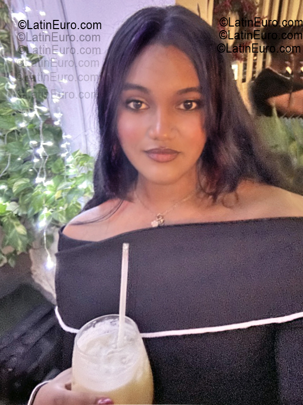 Date this charming Dominican Republic girl Ronie from Santo Domingo DO55504