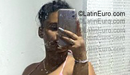 Date this foxy Dominican Republic girl Reyna from Santo Domingo DO55514