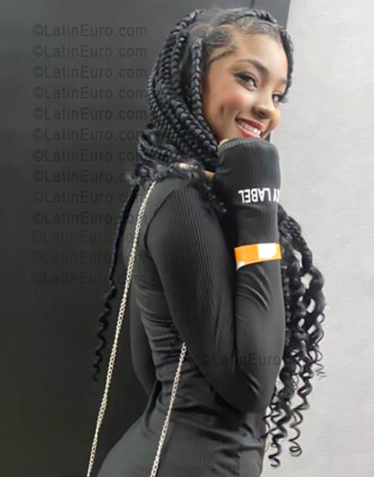 Date this nice looking United States girl Michelle from New York US25625