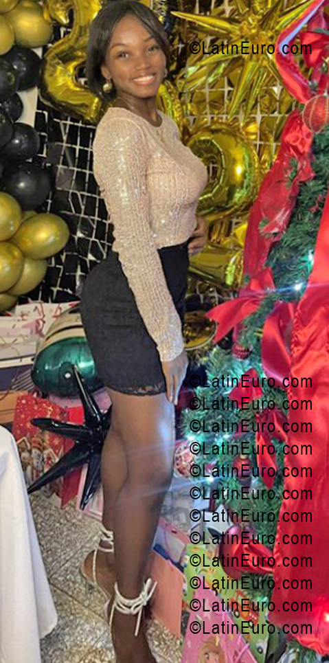 Date this fun Dominican Republic girl Yenifer from Santo Domingo DO55564