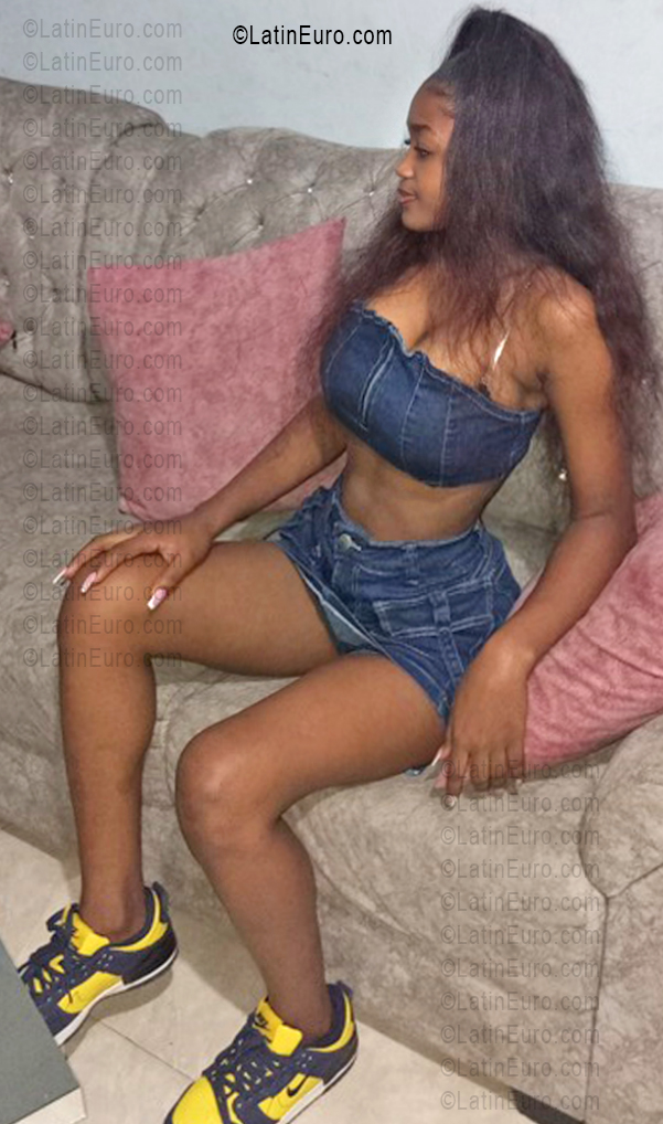 Date this georgeous Colombia girl Thalia from Medellin CO33533