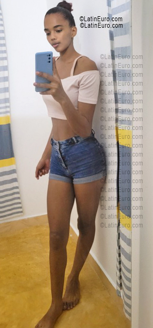 Date this hot Dominican Republic girl Anyis from La Altagracia DO55619