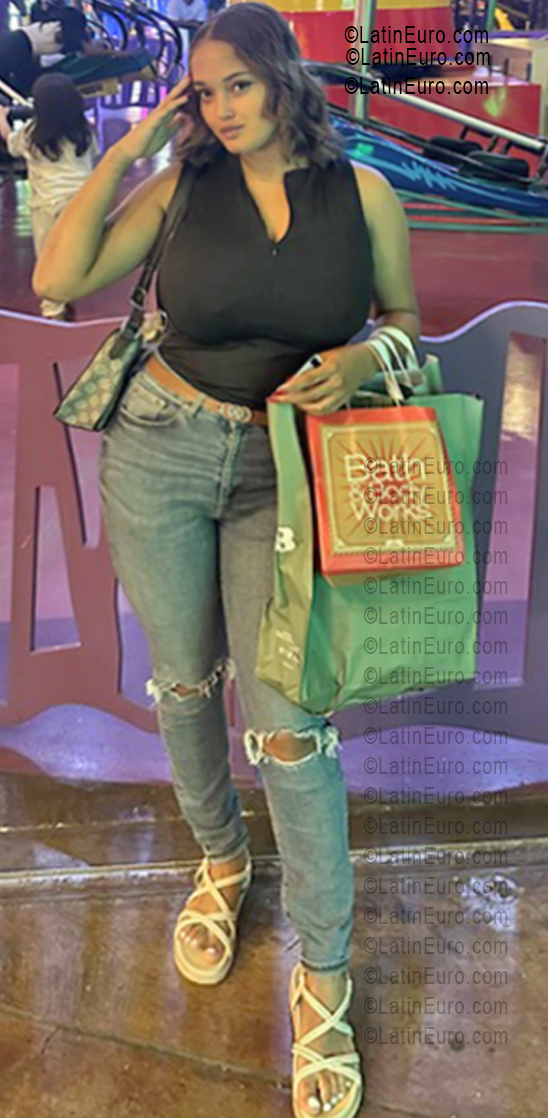 Date this athletic Dominican Republic girl Vanessa from Santo Domingo DO55628