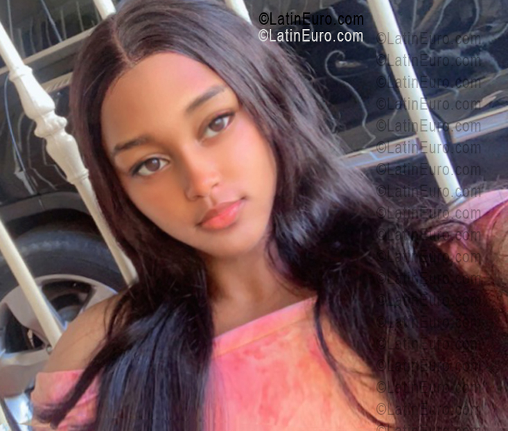 Date this passionate Dominican Republic girl Awii from Santiago DO55639