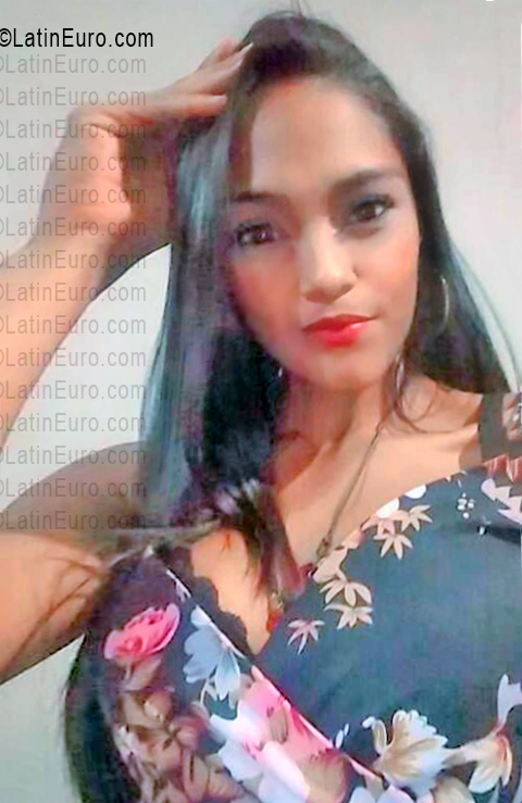 Date this happy Venezuela girl Hasa from Anzoategui VE5391