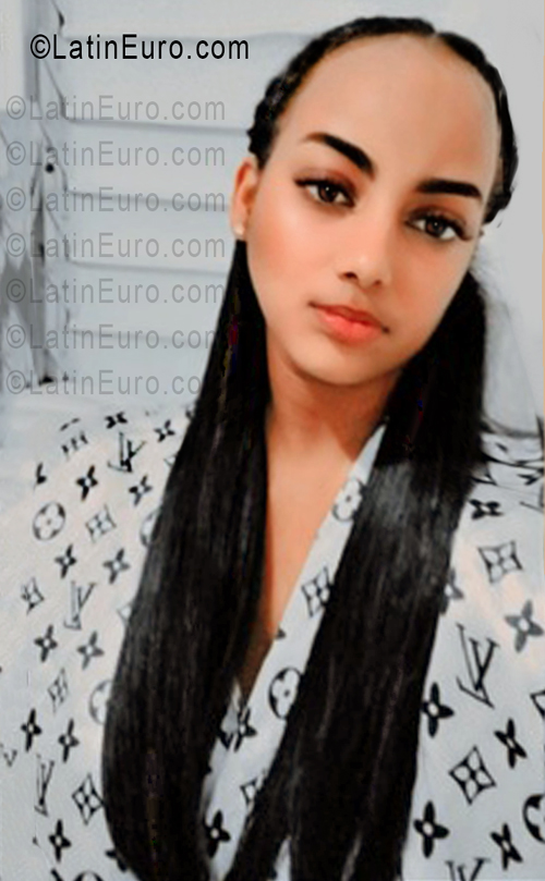 Date this beautiful Dominican Republic girl Carol from Santo Domingo Este DO55711