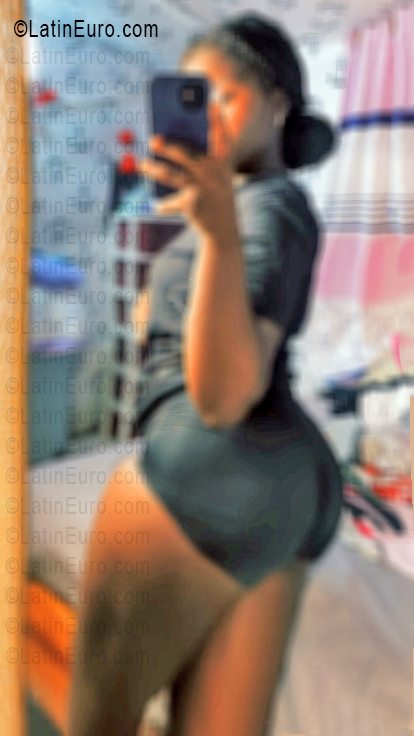 Date this sultry Dominican Republic girl Widi from Santo Domingo DO55723