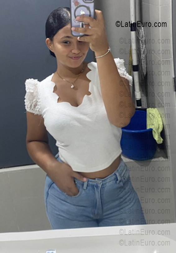 Date this lovely Dominican Republic girl Rosee from Nagua DO55792