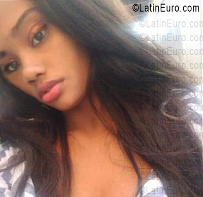 Date this sultry Dominican Republic girl Leonela from Santo Domingo DO55908