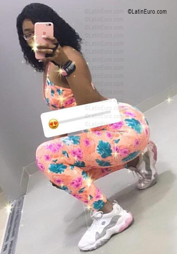 Date this tall Colombia girl Tivi from Medellin CO33592