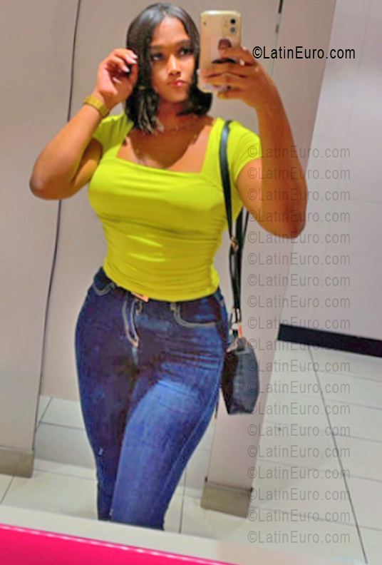 Date this delightful Dominican Republic girl Indiana from Santo Domingo DO55939