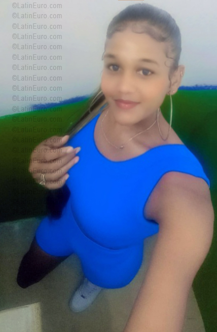 Date this good-looking Dominican Republic girl Rosi from Santo Domingo DO55970