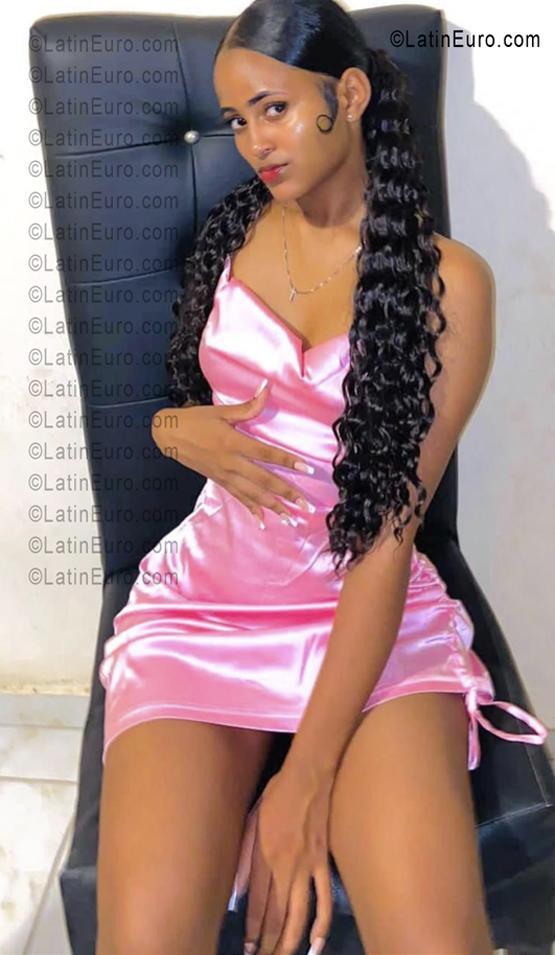 Date this lovely Dominican Republic girl Dafne from Santo Domingo DO55976