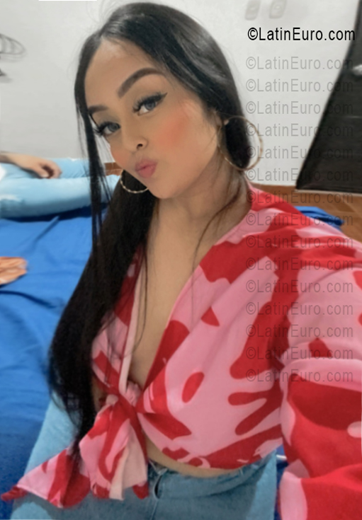 Date this voluptuous Colombia girl Estefany from Bucaramanga CO33632