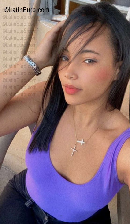 Date this pretty Dominican Republic girl Jesilyn from Santo Domingo DO56041
