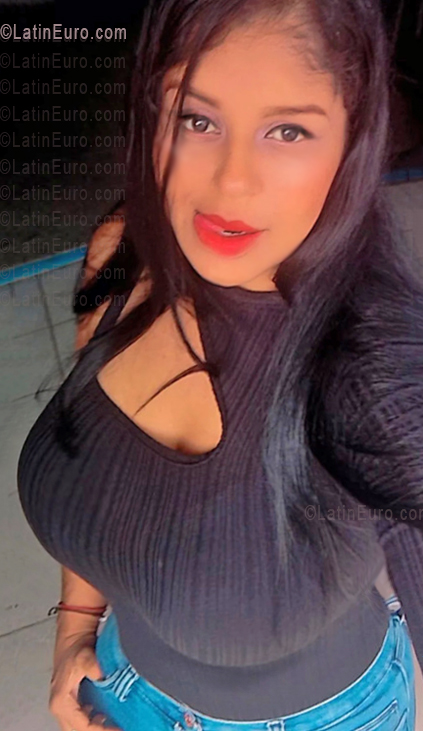 Date this pretty Venezuela girl Yary from Aragua VE5412