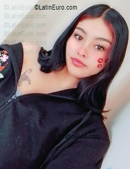 Date this voluptuous Peru girl Zaida from Lima PE2156