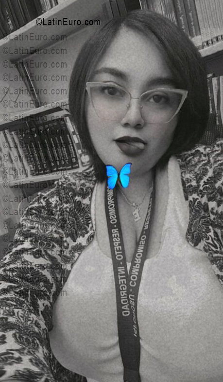 Date this nice looking Dominican Republic girl Erni from Santo Domingo DO56083