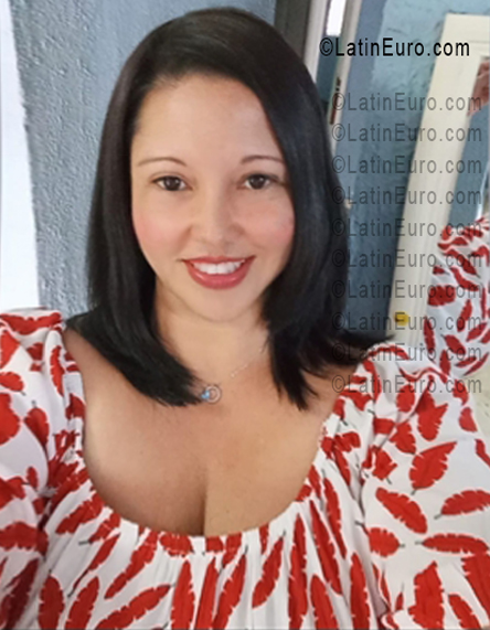 Date this fun Panama girl Rosario from Panama PA1427