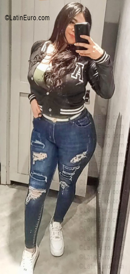 Date this hot Venezuela girl Sthefania from Valencia VE5427