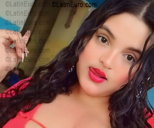 Date this athletic Venezuela girl Alejandra from Caracas VE5437