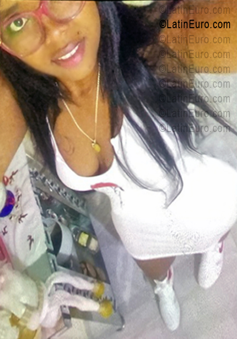 Date this attractive Dominican Republic girl Naty from Santo Domingo DO56124