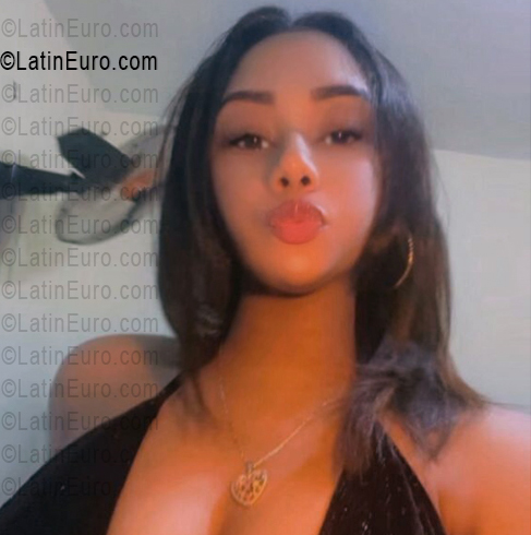 Date this delightful Dominican Republic girl Kpook from Santo Domingo DO56137