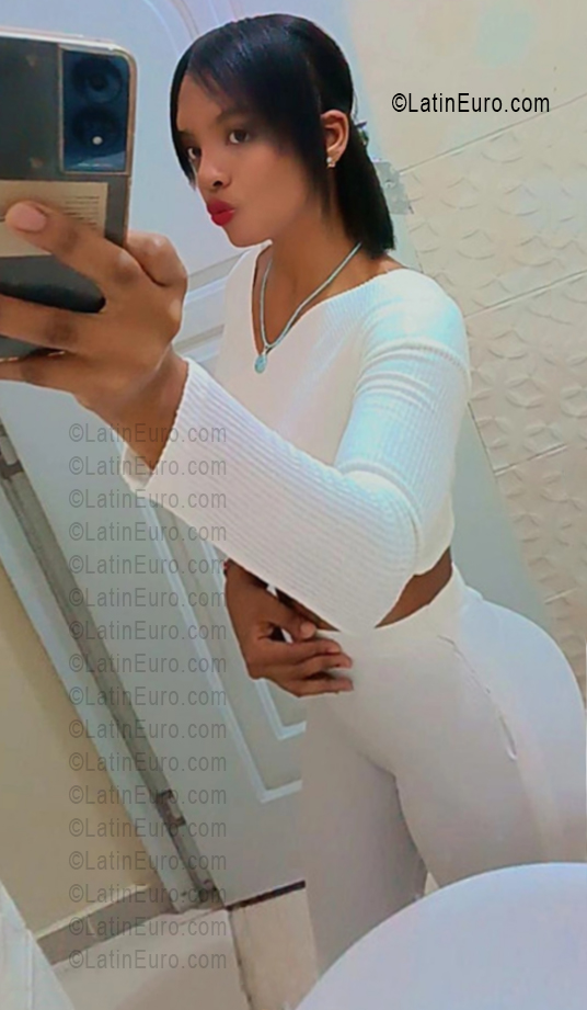 Date this charming Dominican Republic girl Malin from Santo Domingo DO56211