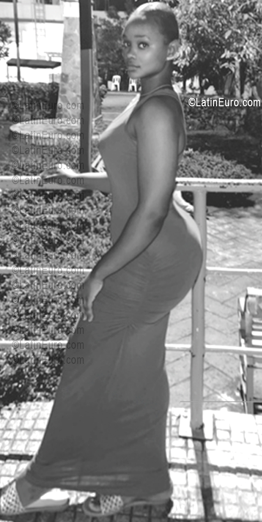 Date this foxy Dominican Republic girl Magalis from Dajabon DO56251